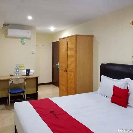 Hotel Reddoorz At Jalan Japaris Medan Exterior foto