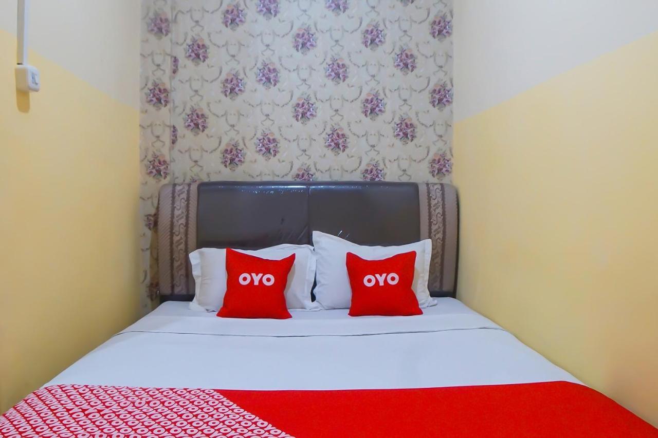 Hotel Reddoorz At Jalan Japaris Medan Exterior foto