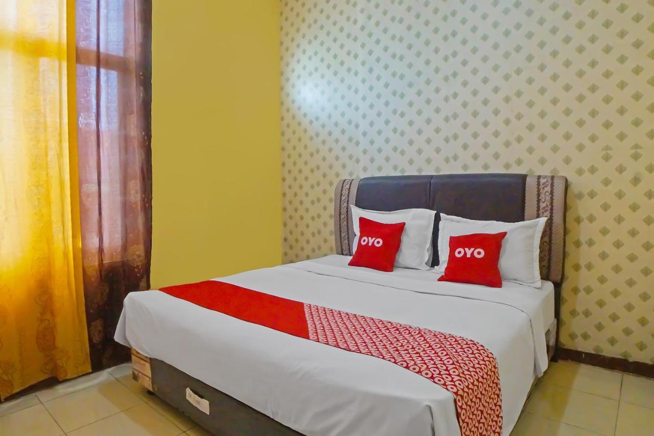Hotel Reddoorz At Jalan Japaris Medan Exterior foto