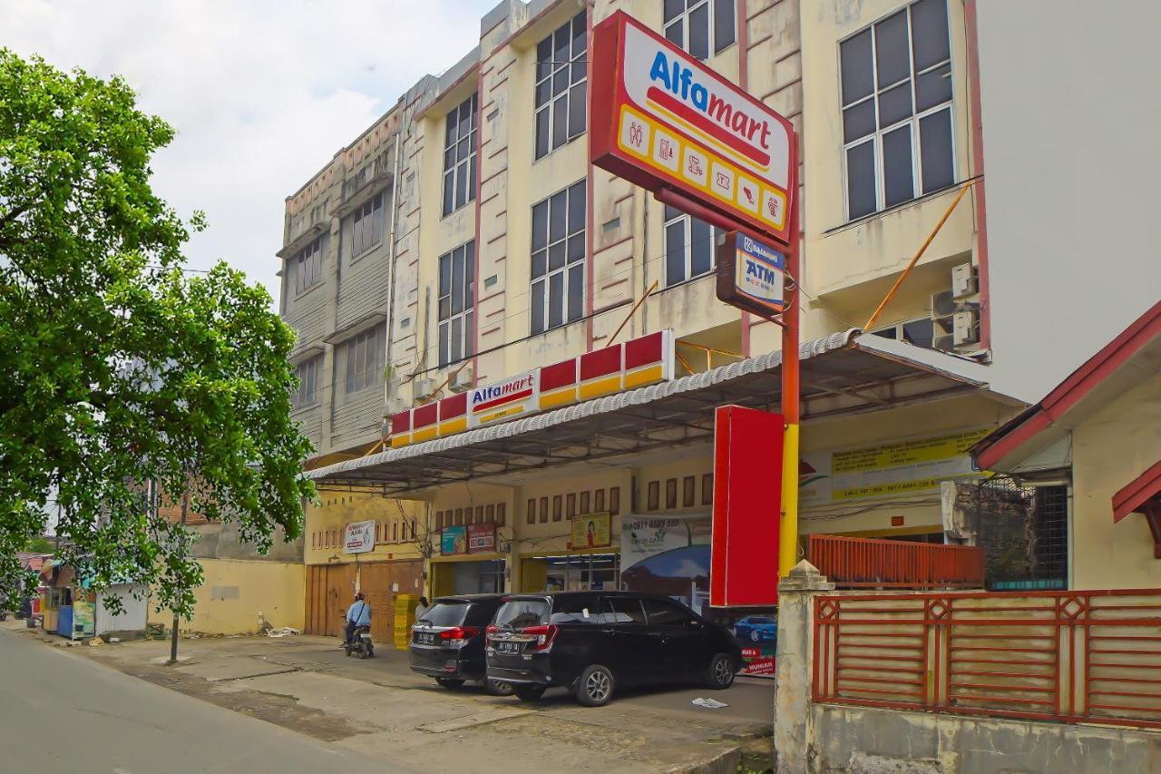 Hotel Reddoorz At Jalan Japaris Medan Exterior foto