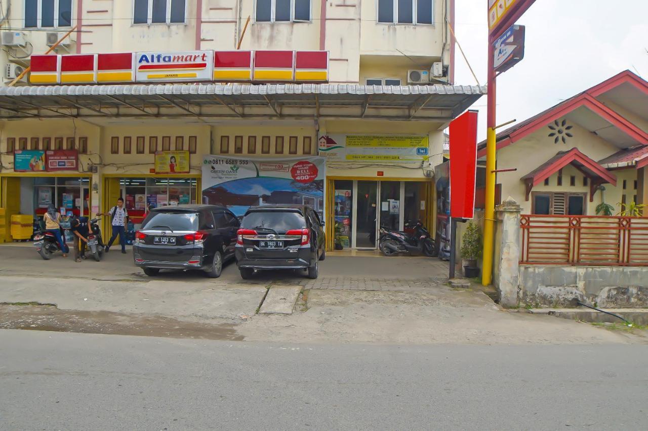 Hotel Reddoorz At Jalan Japaris Medan Exterior foto