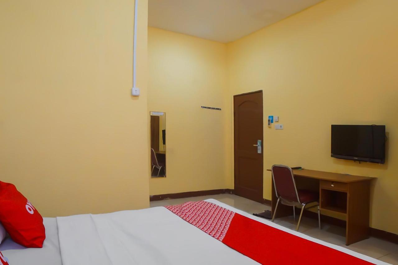 Hotel Reddoorz At Jalan Japaris Medan Exterior foto